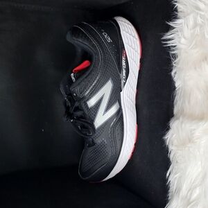 #40 New Balance Black and White Sneakers